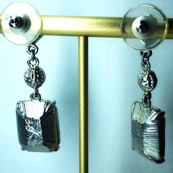 Vintage decorative green dangle earrings - Picture 3 of 4